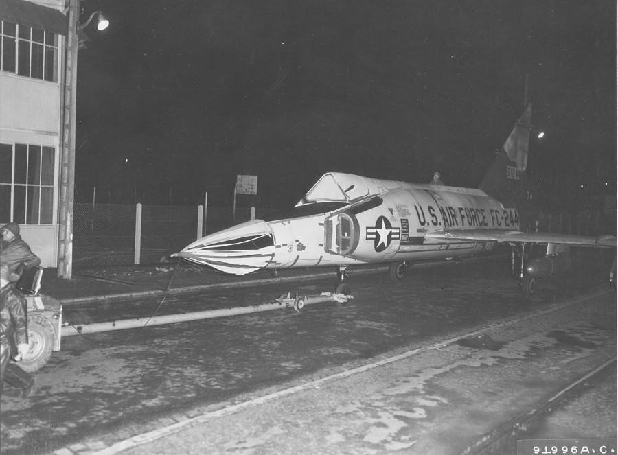 561244 F102A StNazaire 09Jan59 USAF91996AC